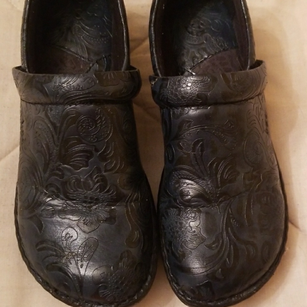 Size 7.5 womens nurse clogs